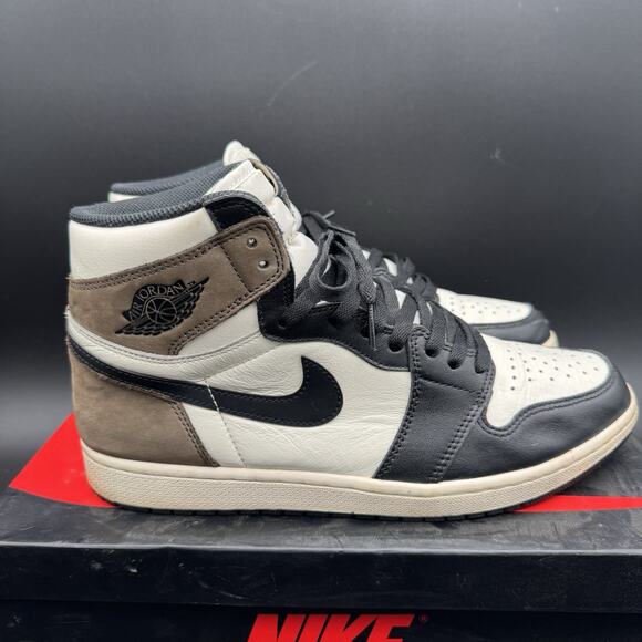 Athletic_Shoes